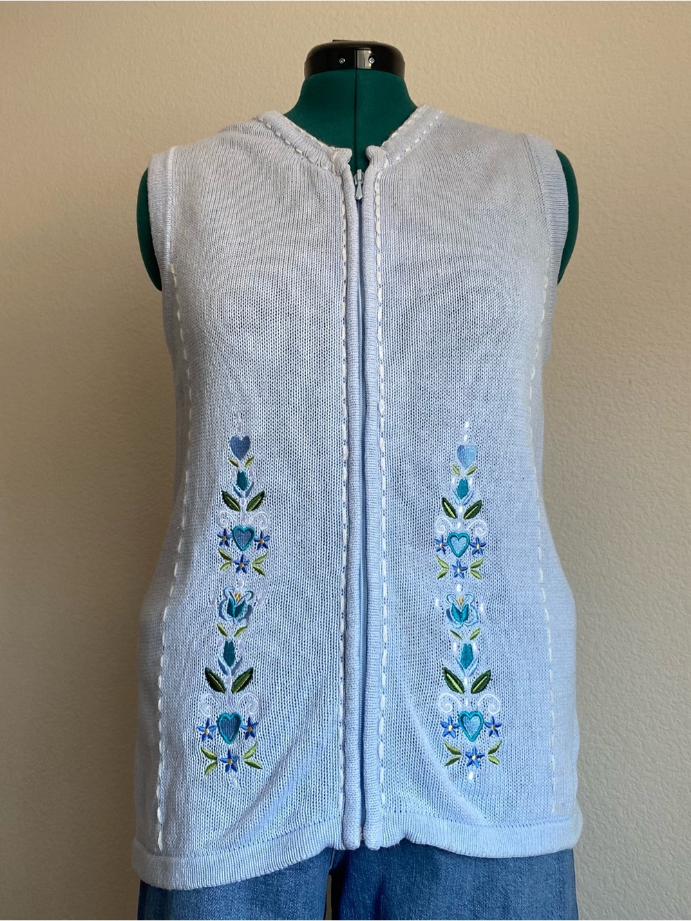 Blair hearts and flowers embroidered knitted front zip vest, M